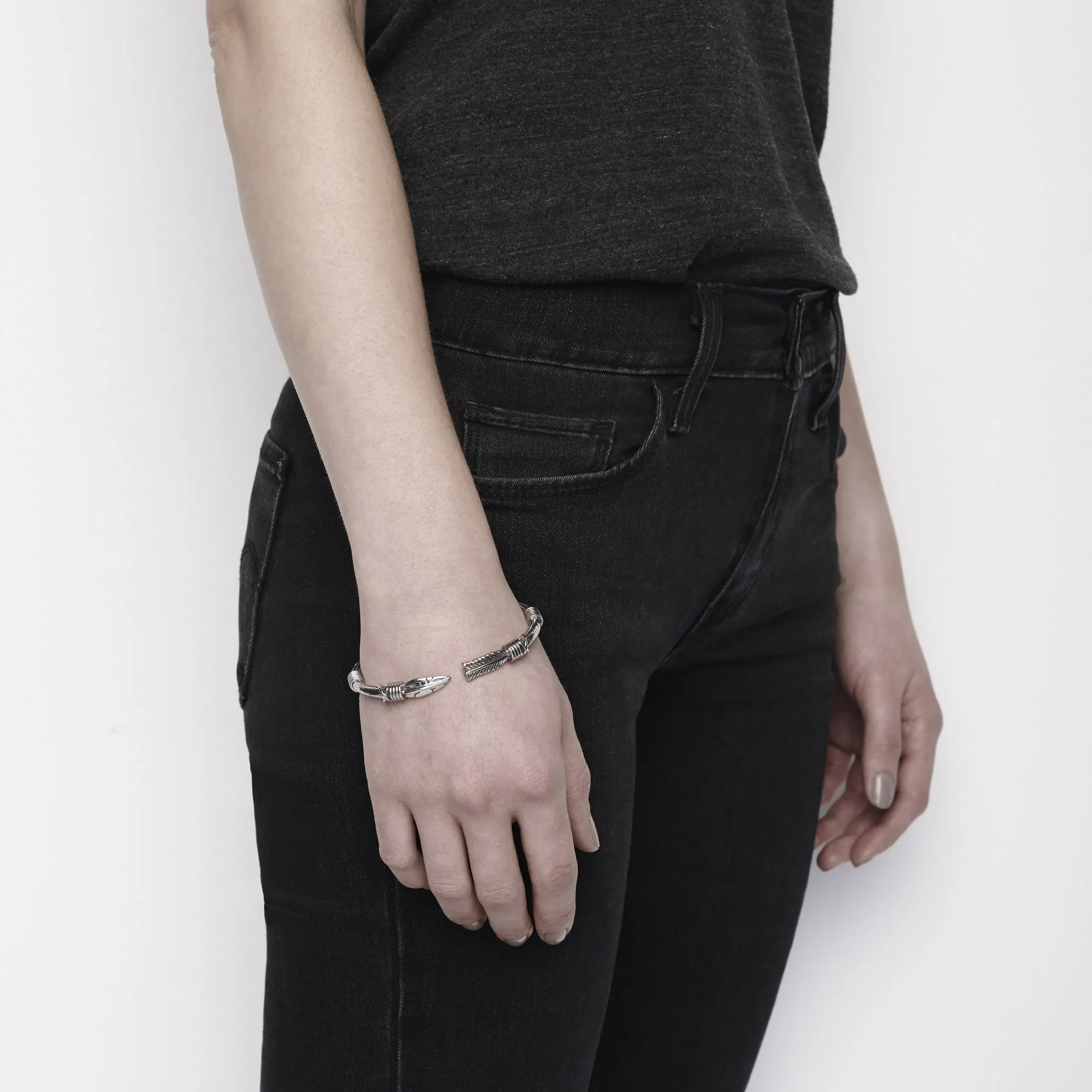Feather arrow bangle - Steel