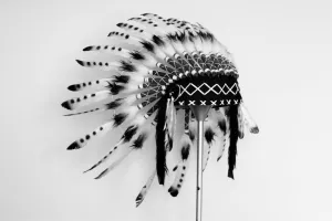 K42 For Kid / Children: From 5-8  years black and white Chief indian Feather Headdress / native american Style 22 inch., 56 cm