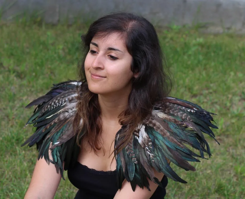 READY FOR HALLOWEEN . Shoulder Wings feathers: white and black.