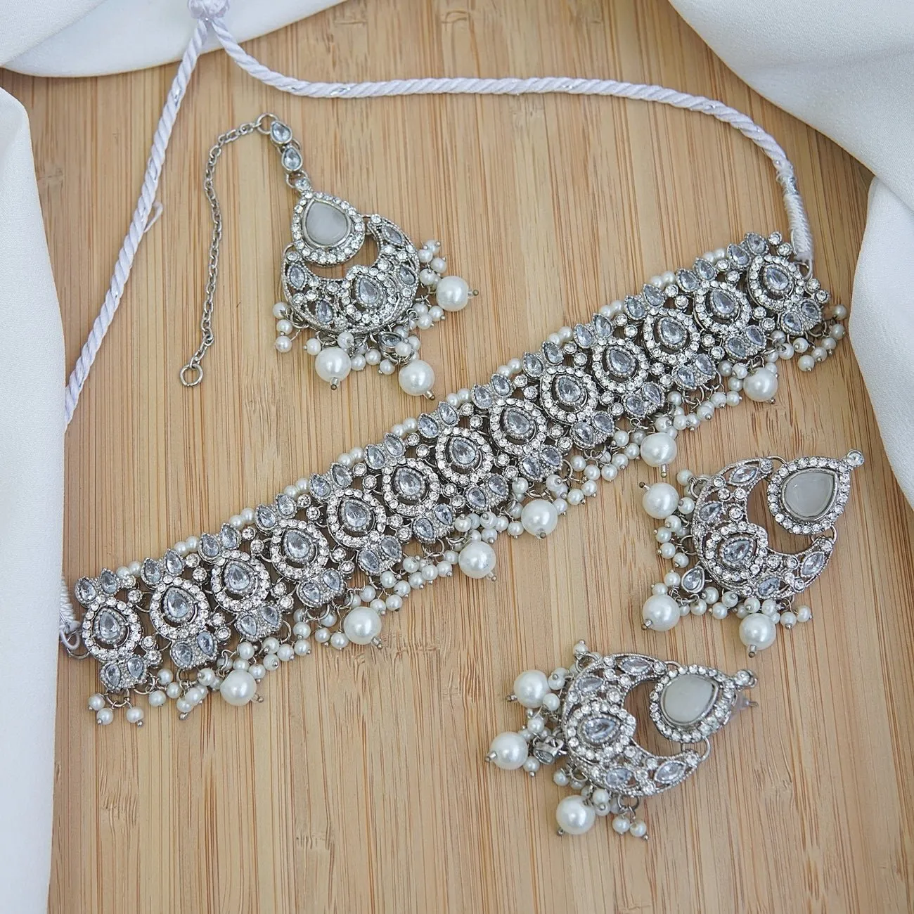 Reema Guluband Choker Set