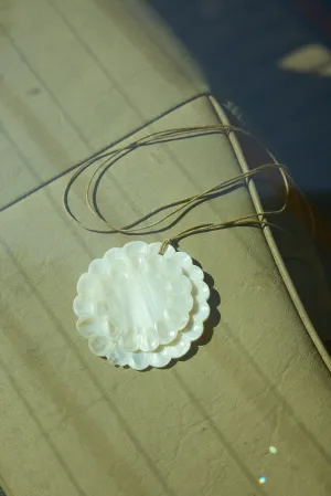 SHELL NECKLACE - DOUBLE FLOWER